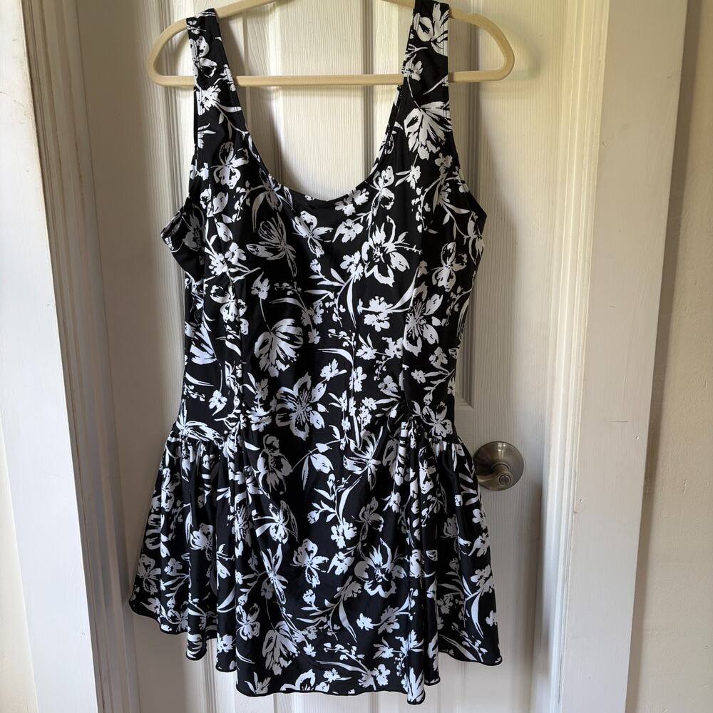 Heat Swimwear Night Light Swim Dress Size 24W Black and White New with Tags
